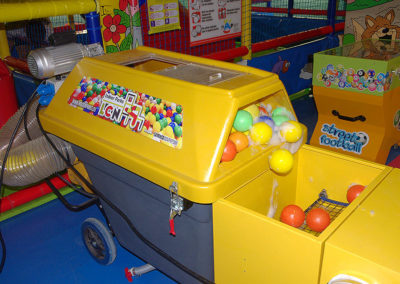 Máquina de limpieza de bolas de juegos para interiores con carrusel