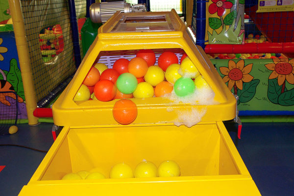 Máquina de limpieza de bolas de juegos para interiores con carrusel