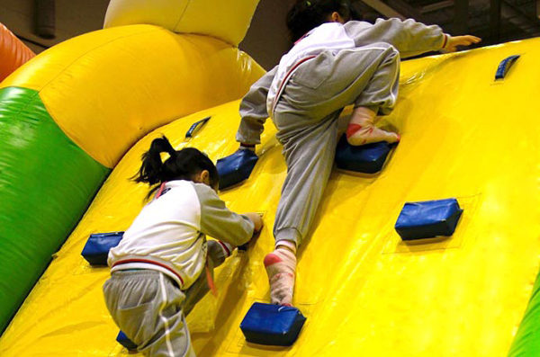 Worm slide inflatable