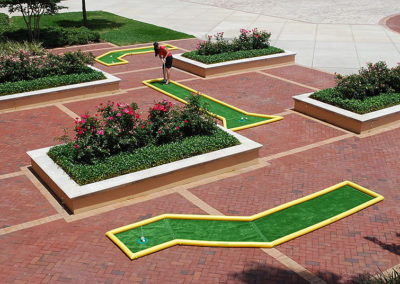 Inflatable mini golf