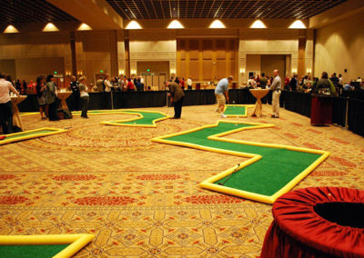Inflatable mini golf