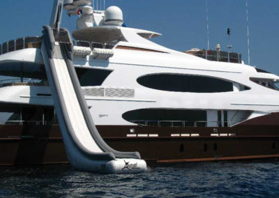 Inflatable slide for yacht
