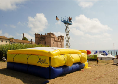 Inflatable landing stunt bag