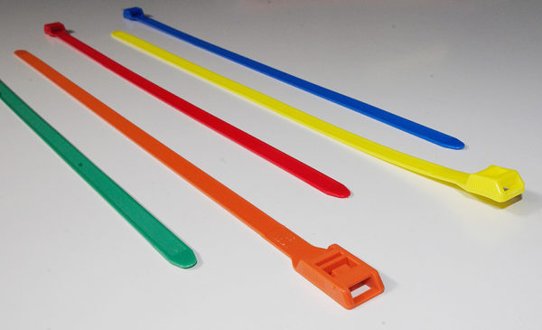 Releasable cable tie for playgrounds
